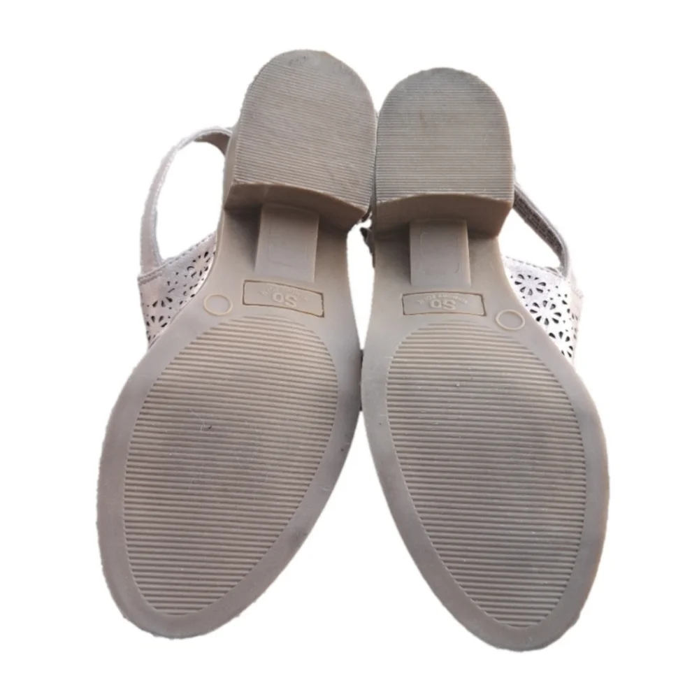 𝅺SO Sparkly Gold Sandals Kids Size  3